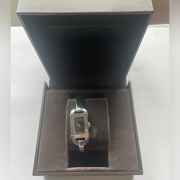 Authentic Gucci bracelet watch 6800L 
New in box - Picture 2 of 6